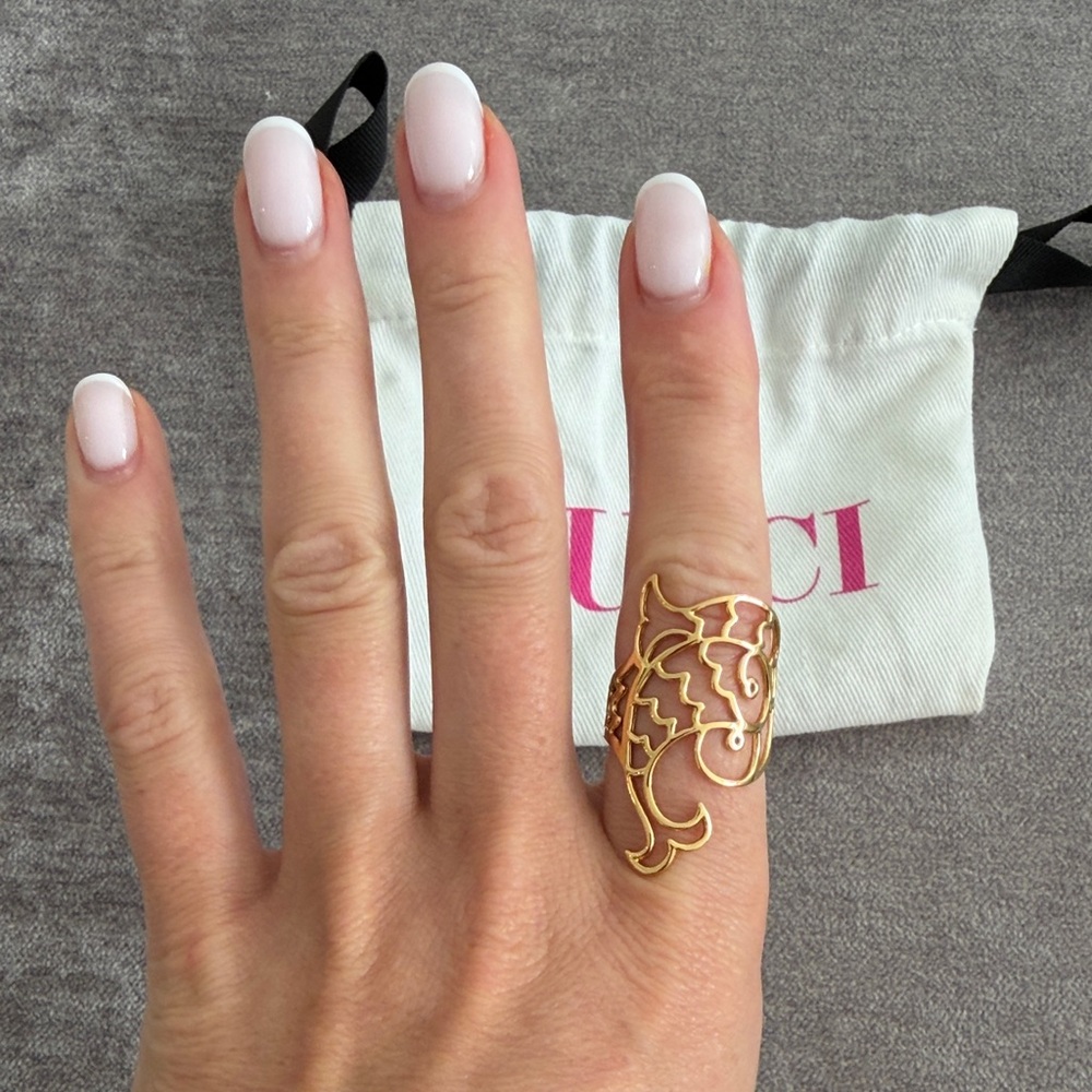 Pucci Gold Fish Design Ring ring size M. See the ring picture